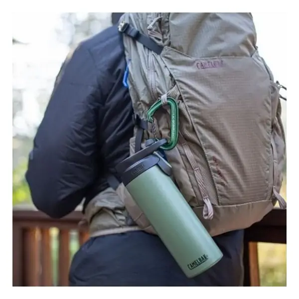Camelbak Forge Flow bevestigd aan rugzak