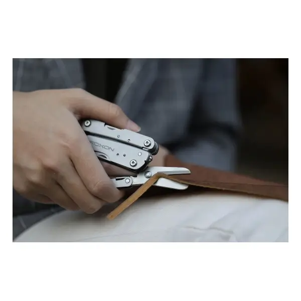 Roxon multitool M2 mini schaar in actie