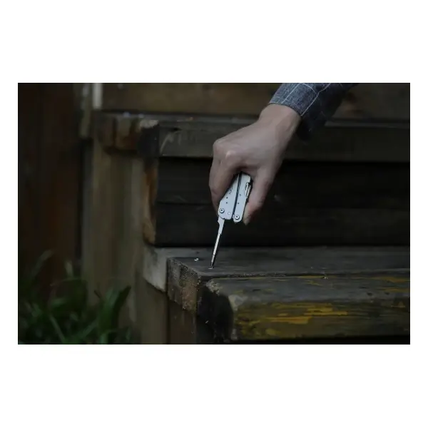 Roxon multitool M2 mini schroevendraaier in actie