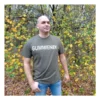 T-shirt Gummienek mannen T-shirt Gummienek mannen herenshirt sfeerfoto